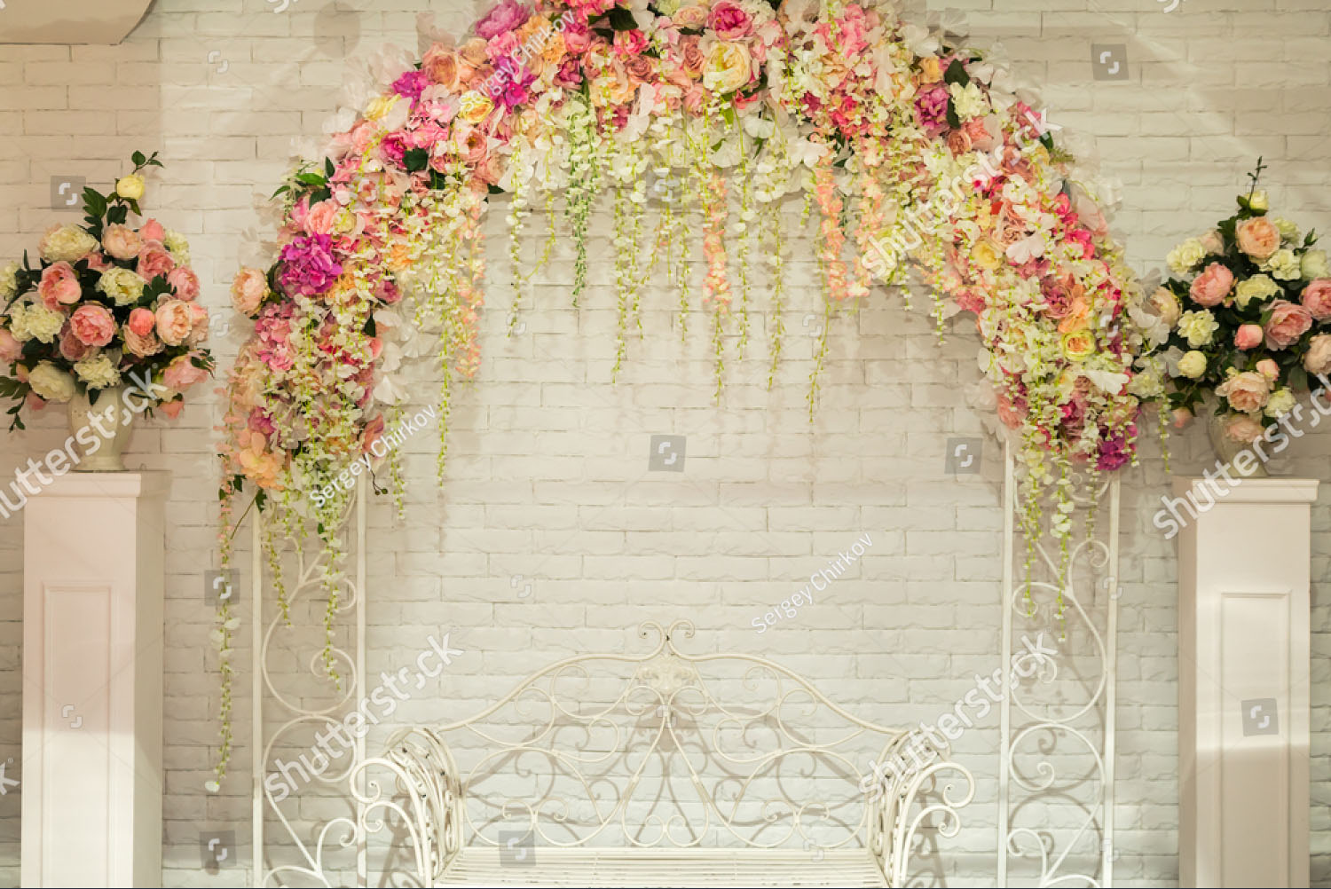 Фотозона арка из цветов